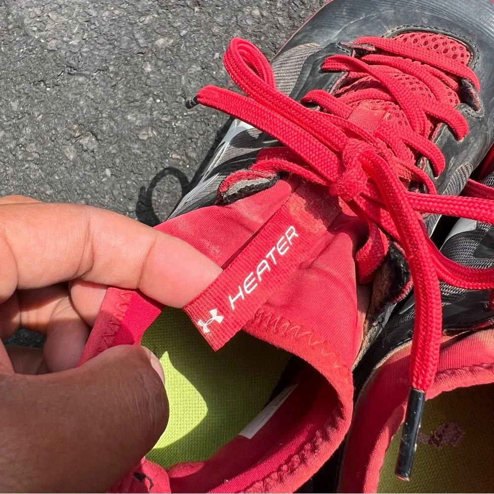 Under Armour Red and Black Baseball Cleats Size 9.5 - Picture 6 of 9